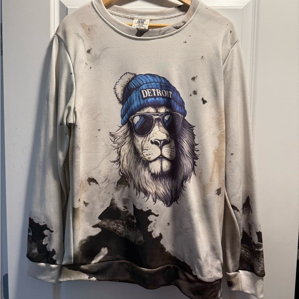 Comfort Colors Gray Lion Graphic Sweatshirt